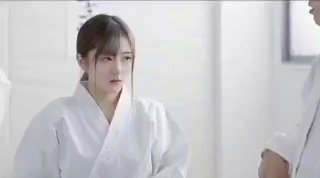 [同性人妖] 3p淫乱吸舔玩弄乳头蕾丝边